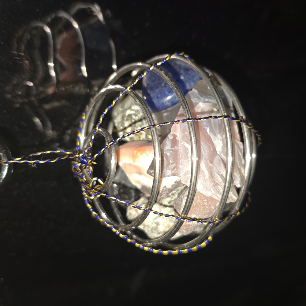 Wire ball with Crystals